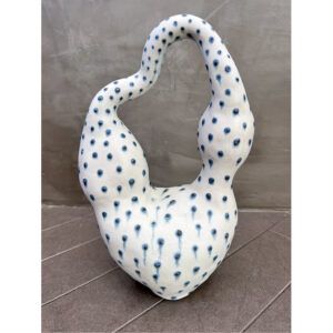 Line Holtegaard, galleri kbh kunst, keramik, abstrakt, prikker, interiør, unika, design, keramikskulptur, former, bolig, indretning, hjem, boligliv, bo bedre,